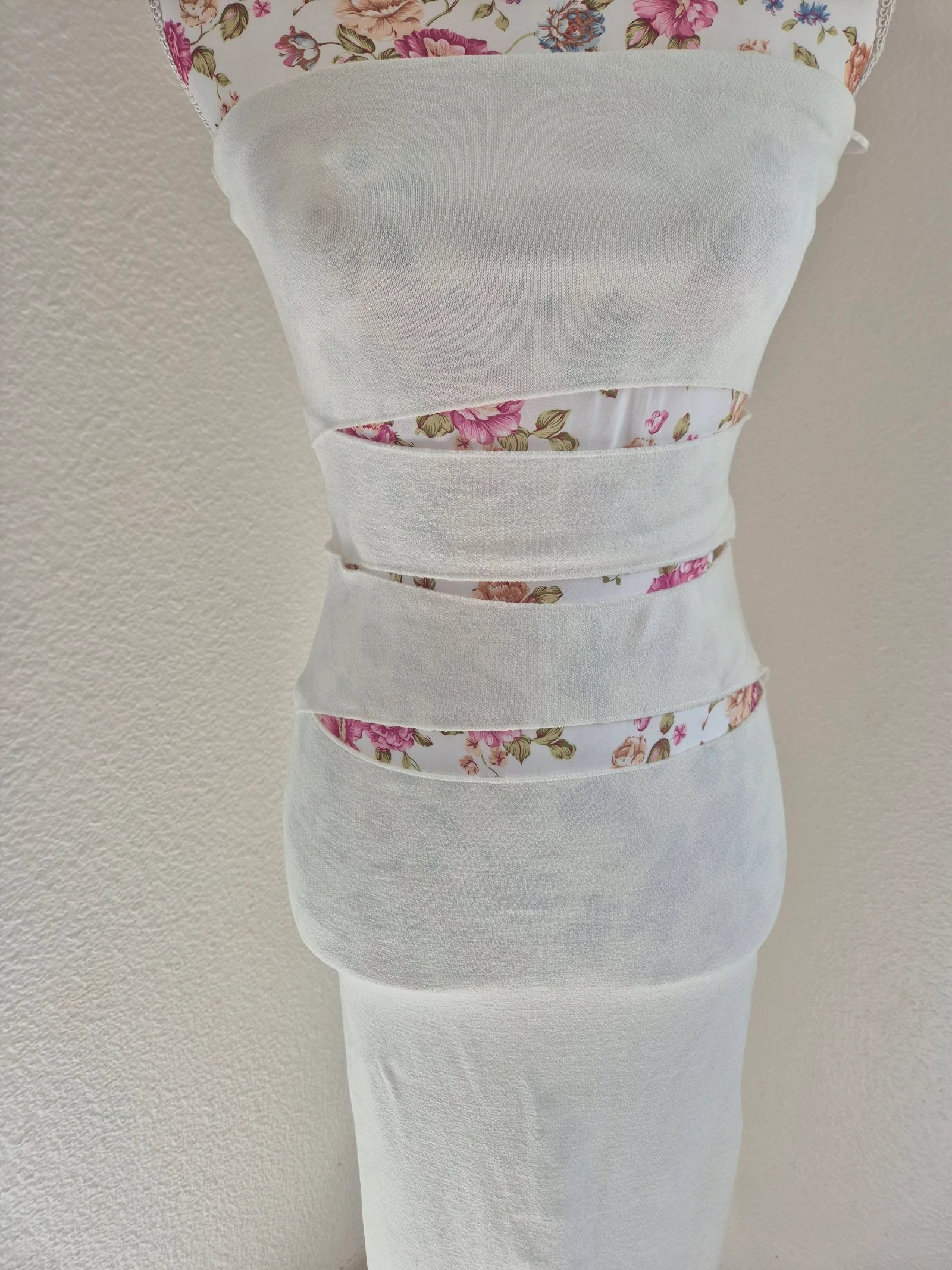 Vestido bustier Zara branco cru midi justo com recortes elegante para coquetel tamanho M 38 – photo 2
